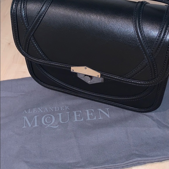 ALEXANDER MCQUEEN WICCA medium 100% authentic - Picture 14 of 14